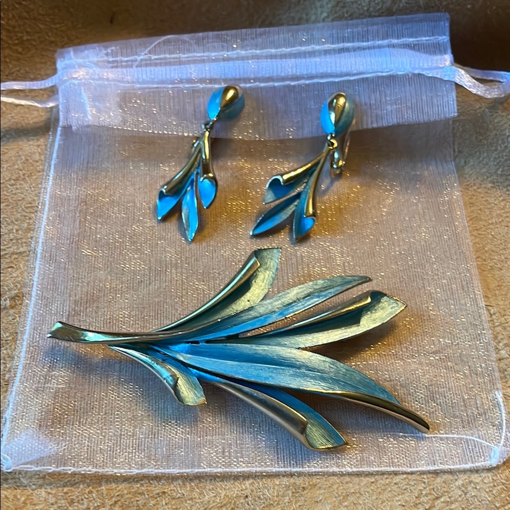MCM LEAF DEW BROOCH AND EARRING SET